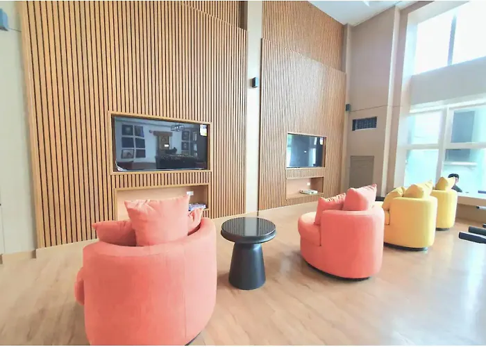 10f Luxury 1br At Park Mckinley West Near Venice Mall Apartment Manila