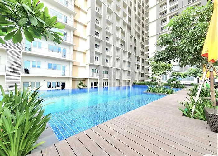 Apartment 10f Luxury 1br At Park Mckinley West Near Venice Mall Manila