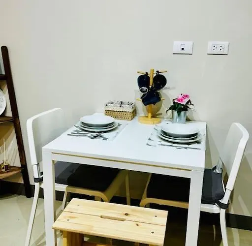 Apartment 10f Luxury 1br At Park Mckinley West Near Venice Mall Manila