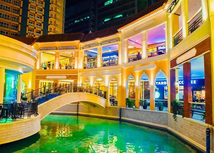 10f Luxury 1br At Park Mckinley West Near Venice Mall Apartment Manila
