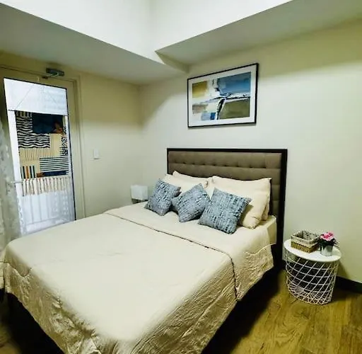 10f Luxury 1br At Park Mckinley West Near Venice Mall Manila