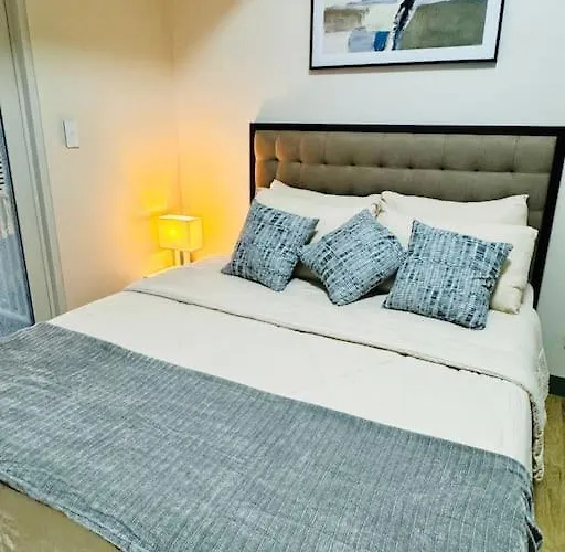 10f Luxury 1br At Park Mckinley West Near Venice Mall Apartment Manila